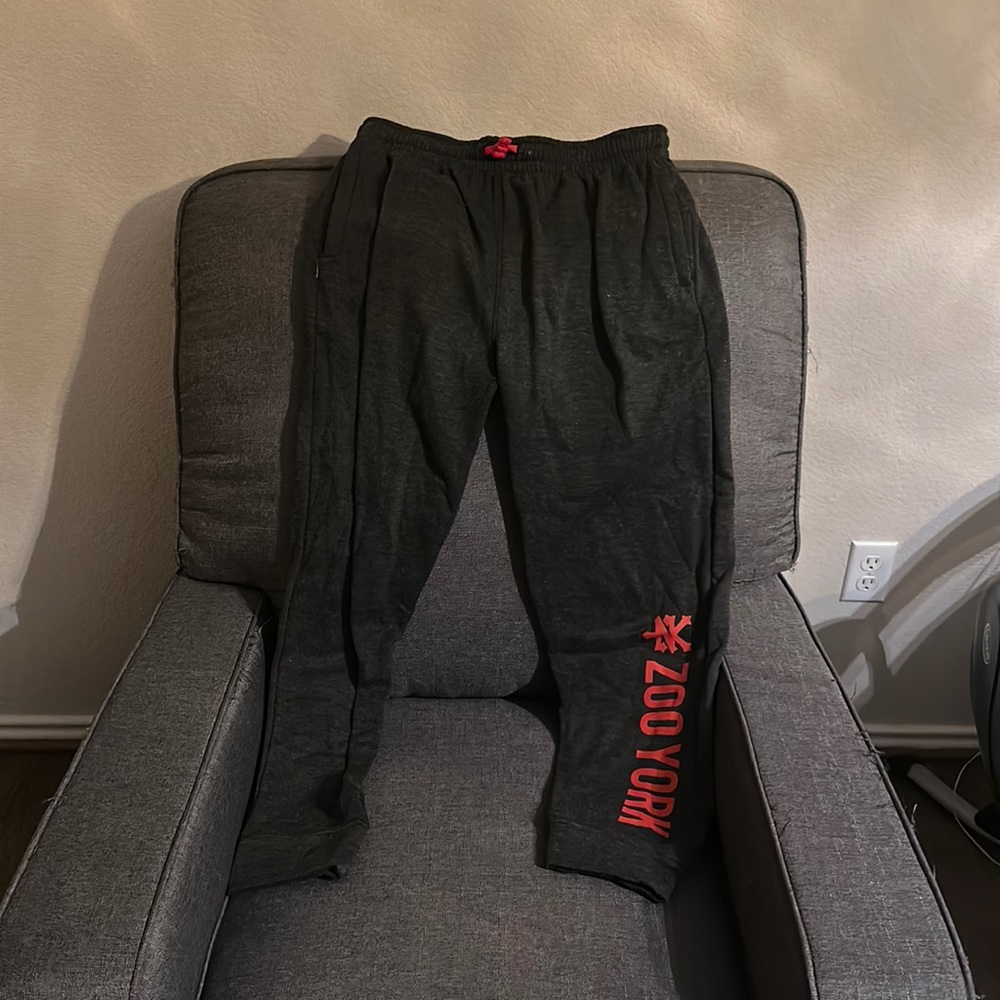 Zoo York unbreakable, dark grey sweatpants with red accents